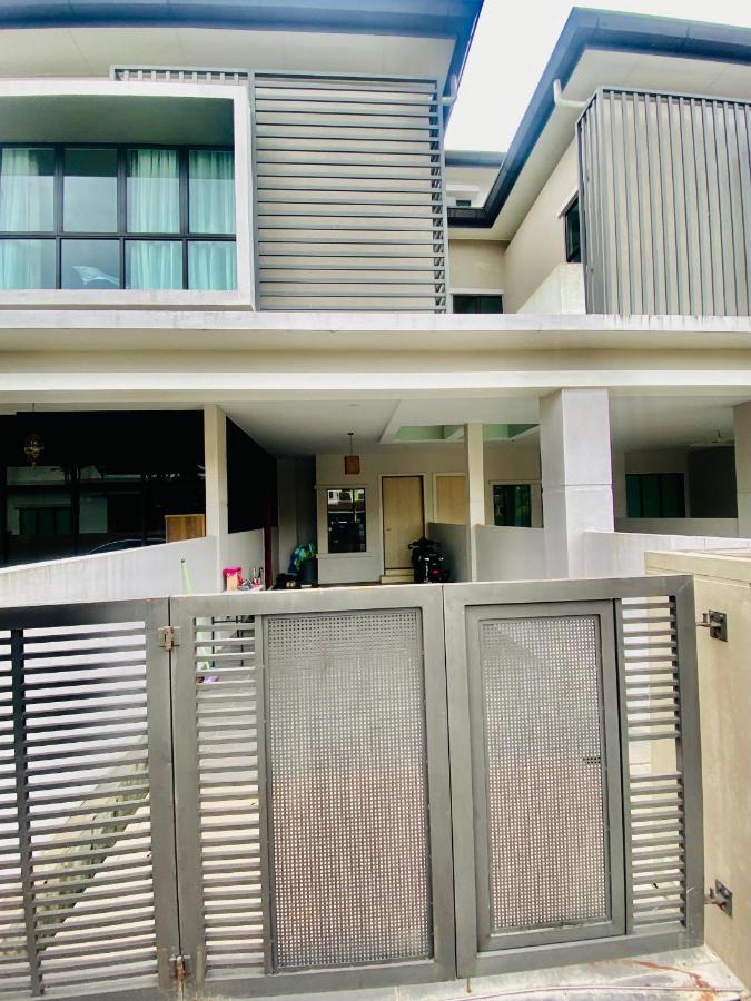קוצ'ינג Faizal Madhi Homestay מראה חיצוני תמונה
